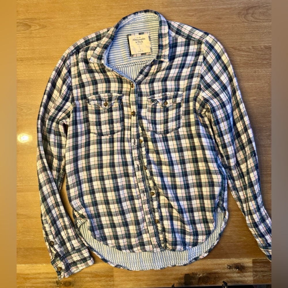 Like new Y2K Abercrombie cotton light plaid shirt size SmallThis is 100% cotton
